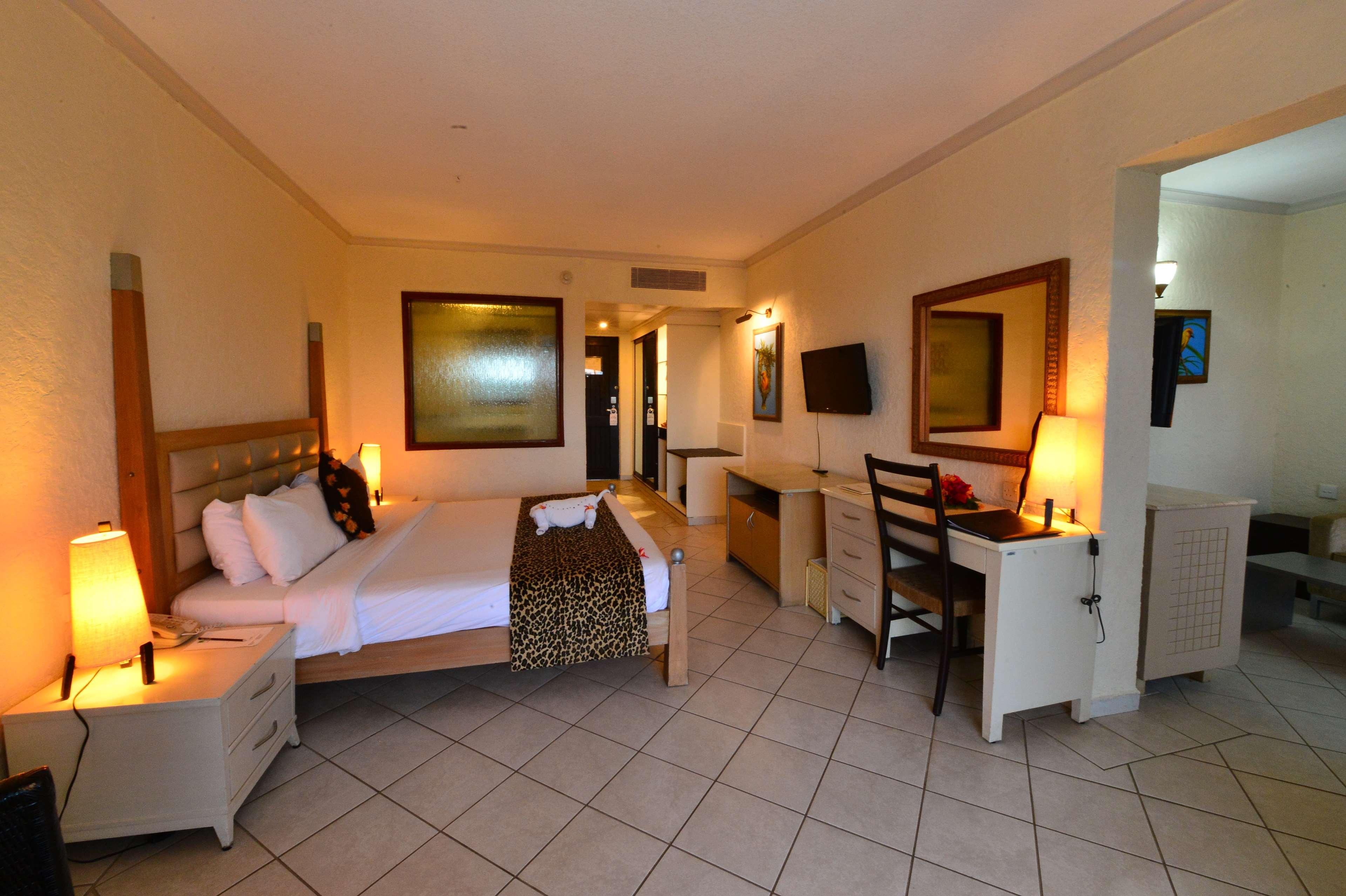 Diani Reef Beach Resort & Spa - Your Beachfront Bliss Awaits Diani Beach Esterno foto A room at the Hilton Mauritius Resort