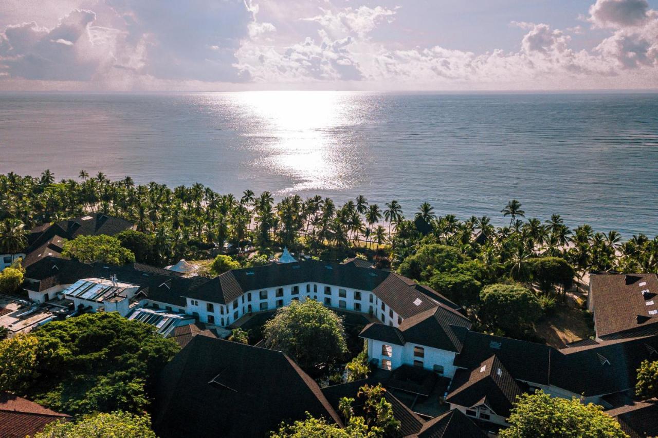 Diani Reef Beach Resort & Spa - Your Beachfront Bliss Awaits Diani Beach Esterno foto Aerial view of the resort