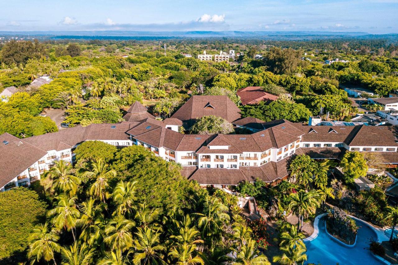 Diani Reef Beach Resort & Spa - Your Beachfront Bliss Awaits Diani Beach Esterno foto Aerial view of the hotel