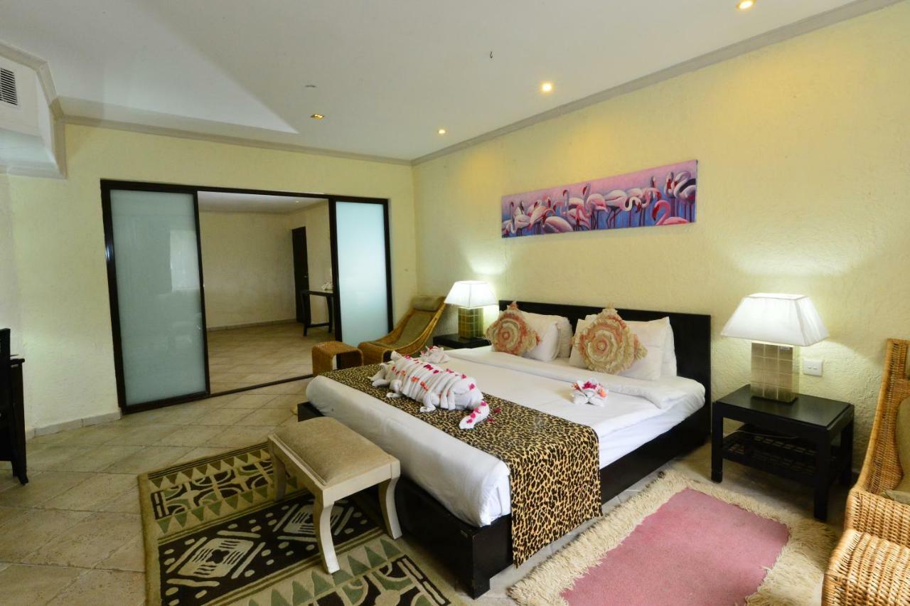 Diani Reef Beach Resort & Spa - Your Beachfront Bliss Awaits Diani Beach Esterno foto A bedroom at the resort