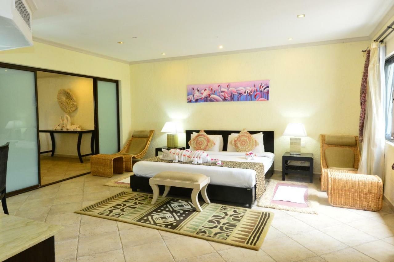 Diani Reef Beach Resort & Spa - Your Beachfront Bliss Awaits Diani Beach Esterno foto A bedroom at the hotel