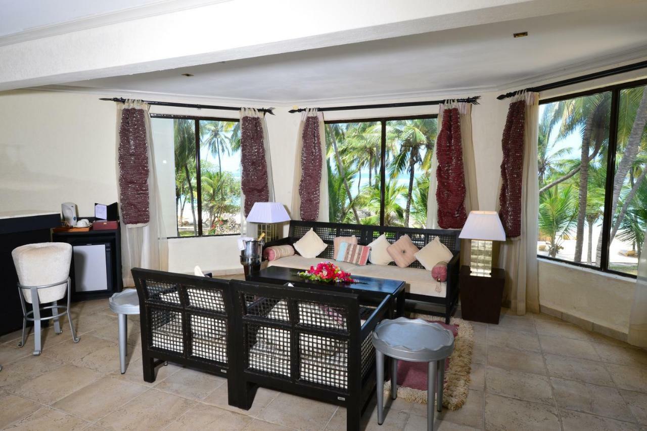 Diani Reef Beach Resort & Spa - Your Beachfront Bliss Awaits Diani Beach Esterno foto Living room